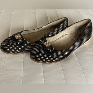 Girls Dress Shoes size us 1.5 , eur 33 black with white polka dots, bows.